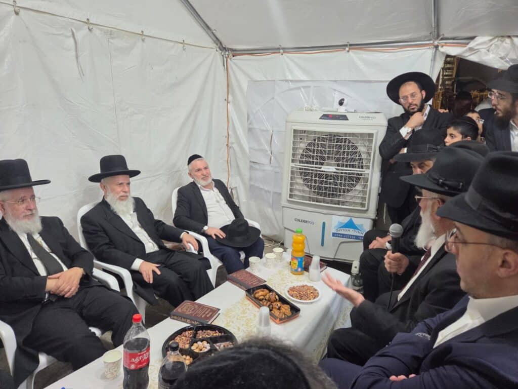 גדולי ישראל ואישי הציבור עלו לנחם את הרבנים לבית כהן גדולי ישראל ואישי הציבור עלו לנחם את הרבנים לבית כהן