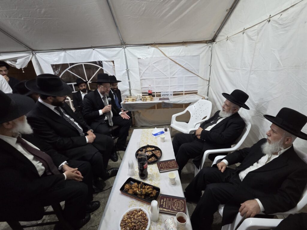 גדולי ישראל ואישי הציבור עלו לנחם את הרבנים לבית כהן גדולי ישראל ואישי הציבור עלו לנחם את הרבנים לבית כהן