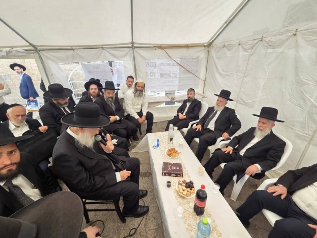 גדולי ישראל ואישי הציבור עלו לנחם את הרבנים לבית כהן גדולי ישראל ואישי הציבור עלו לנחם את הרבנים לבית כהן