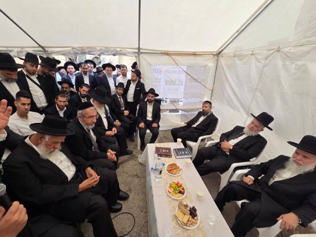 גדולי ישראל ואישי הציבור עלו לנחם את הרבנים לבית כהן גדולי ישראל ואישי הציבור עלו לנחם את הרבנים לבית כהן