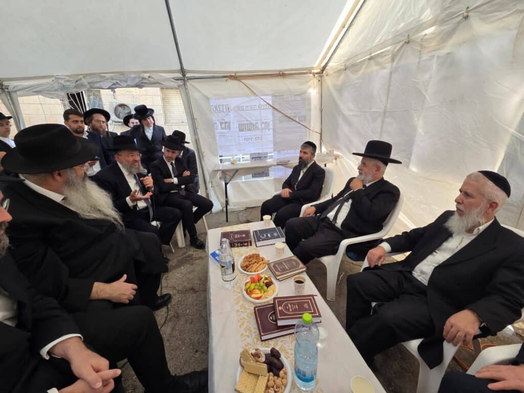 גדולי ישראל ואישי הציבור עלו לנחם את הרבנים לבית כהן גדולי ישראל ואישי הציבור עלו לנחם את הרבנים לבית כהן
