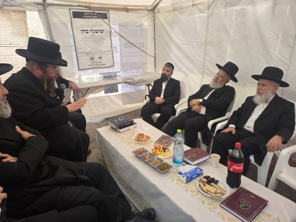 גדולי ישראל ואישי הציבור עלו לנחם את הרבנים לבית כהן גדולי ישראל ואישי הציבור עלו לנחם את הרבנים לבית כהן