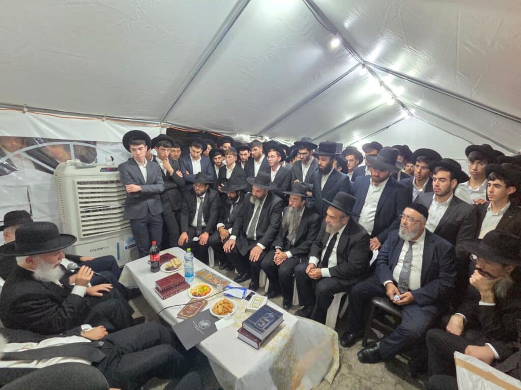 גדולי ישראל ואישי הציבור עלו לנחם את הרבנים לבית כהן גדולי ישראל ואישי הציבור עלו לנחם את הרבנים לבית כהן