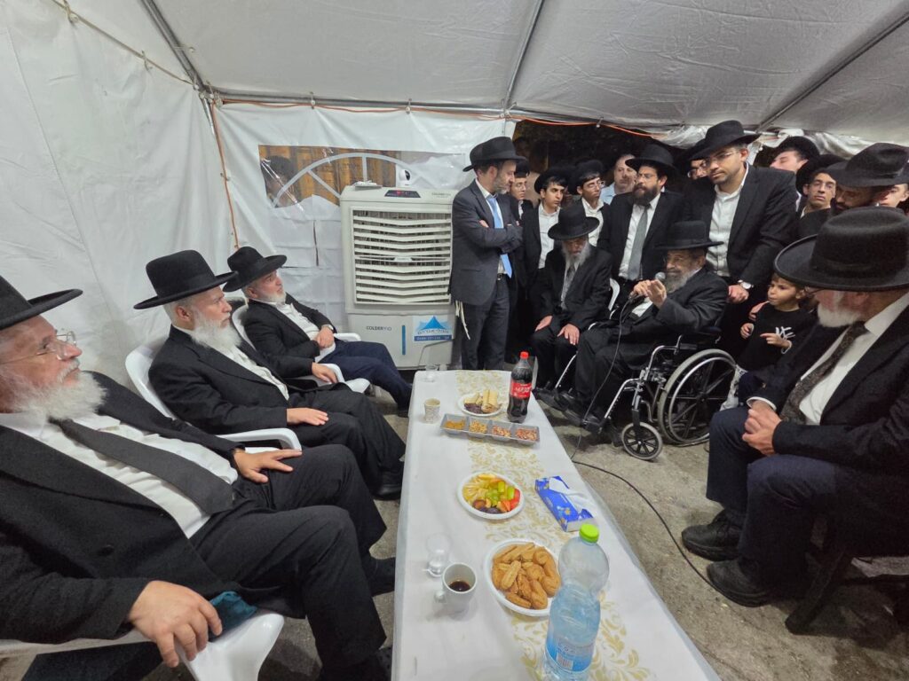 גדולי ישראל ואישי הציבור עלו לנחם את הרבנים לבית כהן גדולי ישראל ואישי הציבור עלו לנחם את הרבנים לבית כהן