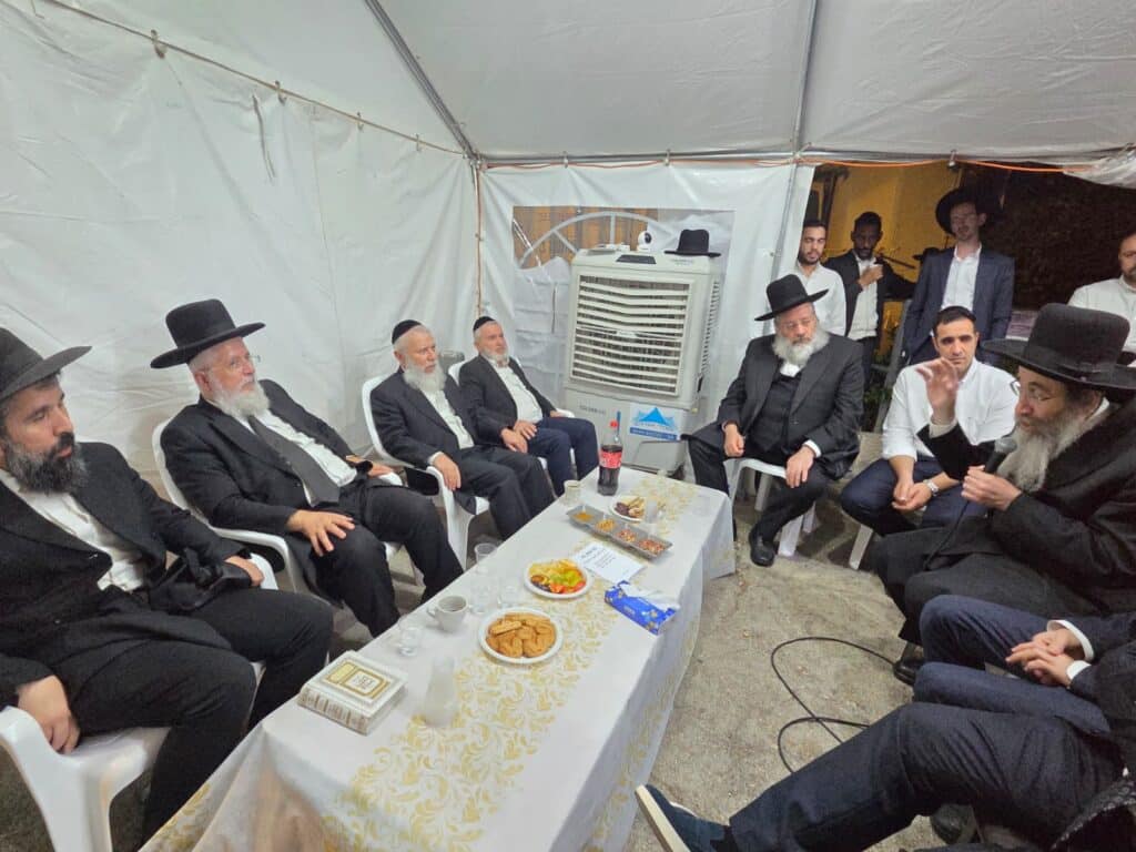 גדולי ישראל ואישי הציבור עלו לנחם את הרבנים לבית כהן גדולי ישראל ואישי הציבור עלו לנחם את הרבנים לבית כהן