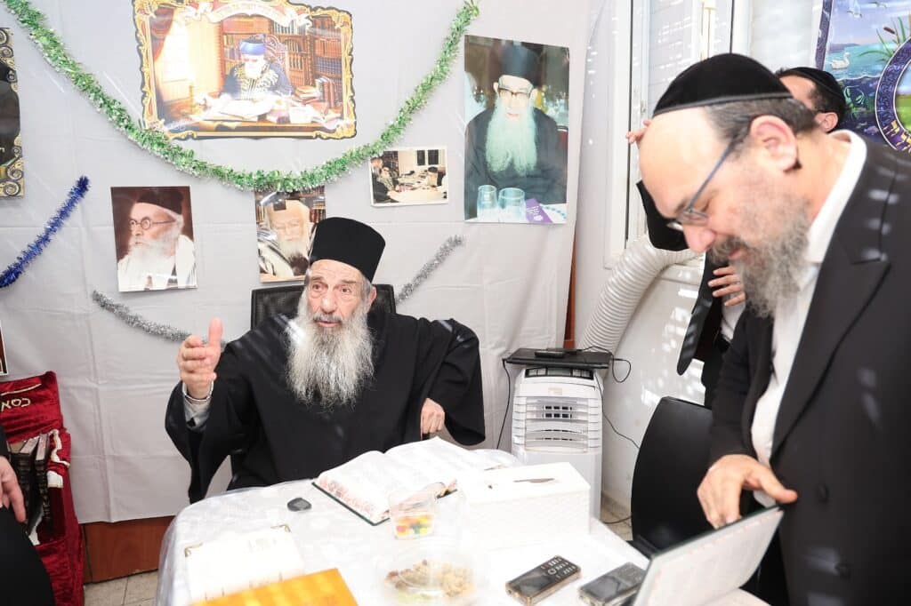 בסוכת הגר"נ בן שמעון: מעמד מרומם בהשתתפות ראשי ארגון 2000 בסוכת הגר"נ בן שמעון: מעמד מרומם בהשתתפות ראשי ארגון 2000