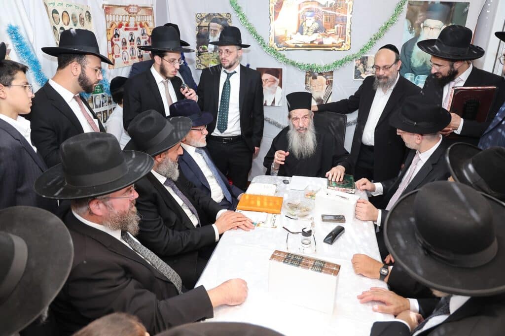 בסוכת הגר"נ בן שמעון: מעמד מרומם בהשתתפות ראשי ארגון 2000 בסוכת הגר"נ בן שמעון: מעמד מרומם בהשתתפות ראשי ארגון 2000