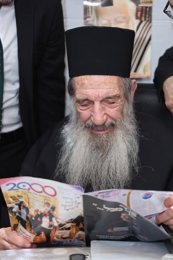 בסוכת הגר"נ בן שמעון: מעמד מרומם בהשתתפות ראשי ארגון 2000 בסוכת הגר"נ בן שמעון: מעמד מרומם בהשתתפות ראשי ארגון 2000