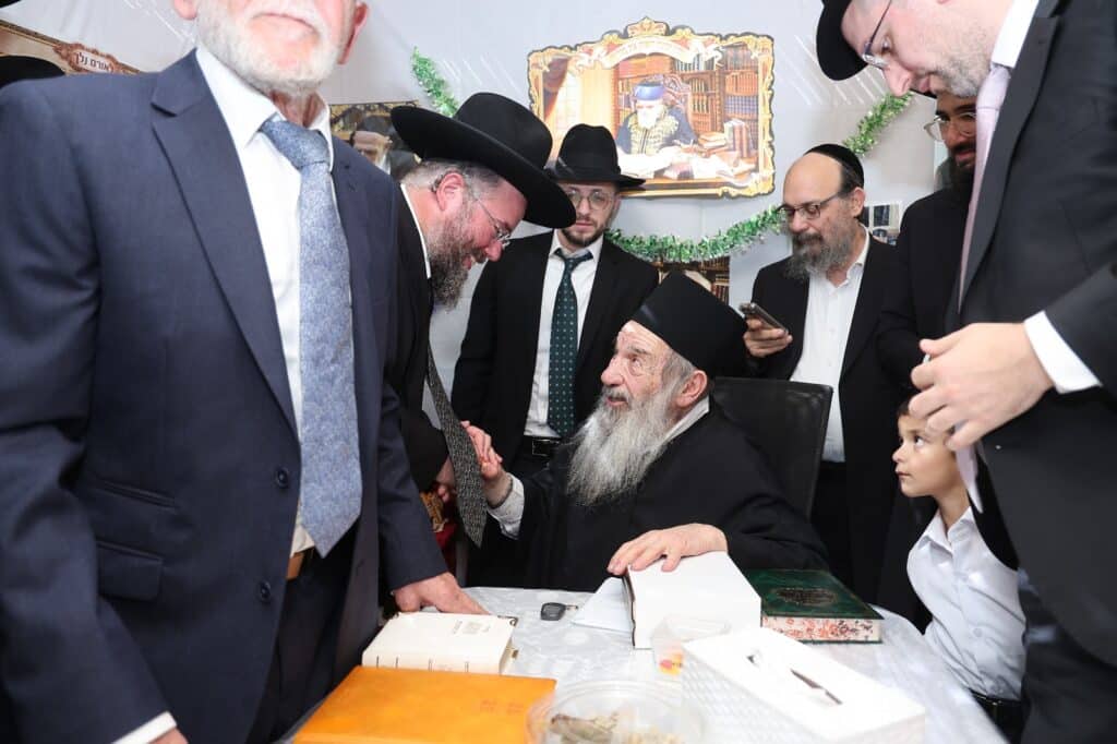 בסוכת הגר"נ בן שמעון: מעמד מרומם בהשתתפות ראשי ארגון 2000 בסוכת הגר"נ בן שמעון: מעמד מרומם בהשתתפות ראשי ארגון 2000