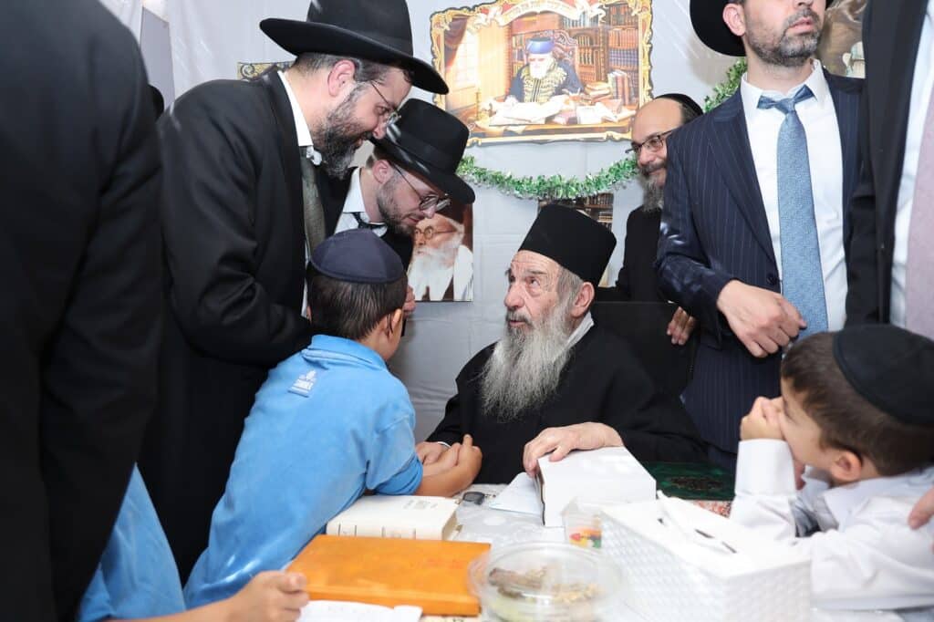 בסוכת הגר"נ בן שמעון: מעמד מרומם בהשתתפות ראשי ארגון 2000 בסוכת הגר"נ בן שמעון: מעמד מרומם בהשתתפות ראשי ארגון 2000