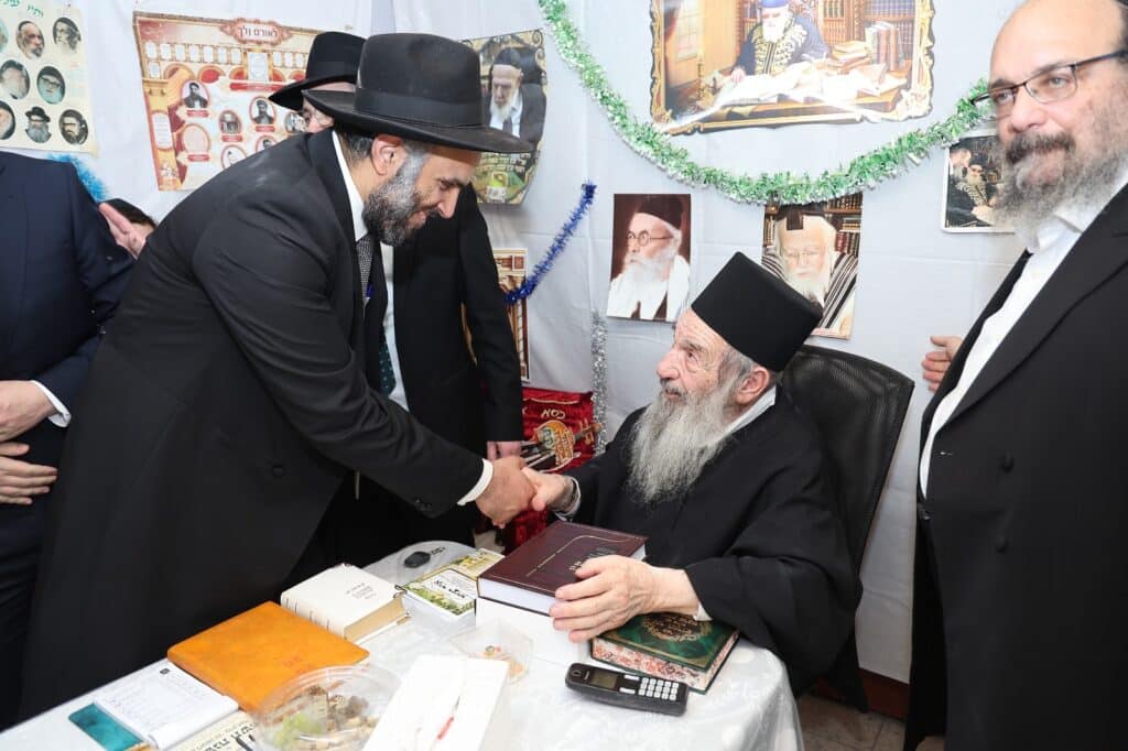 בסוכת הגר"נ בן שמעון: מעמד מרומם בהשתתפות ראשי ארגון 2000 בסוכת הגר"נ בן שמעון: מעמד מרומם בהשתתפות ראשי ארגון 2000