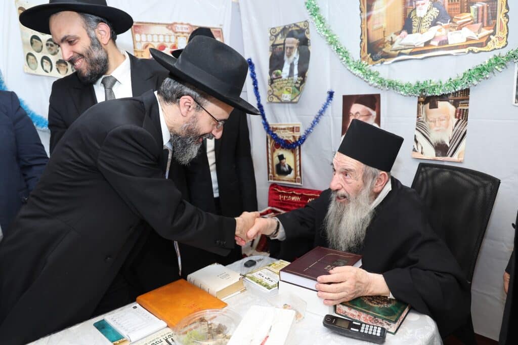בסוכת הגר"נ בן שמעון: מעמד מרומם בהשתתפות ראשי ארגון 2000 בסוכת הגר"נ בן שמעון: מעמד מרומם בהשתתפות ראשי ארגון 2000
