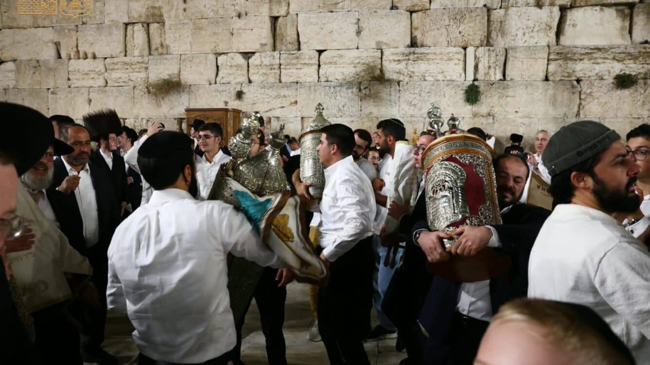 למעלה ממיליון מתפללים הגיעו לכותל במהלך החג