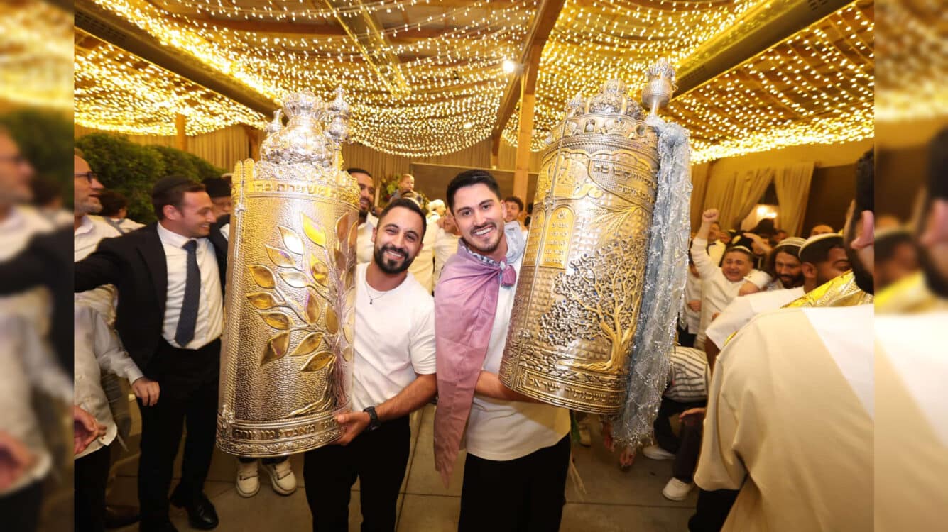 מרגש: שורדי הנובה הכניסו ספר תורה לזכר חבריהם שנפלו