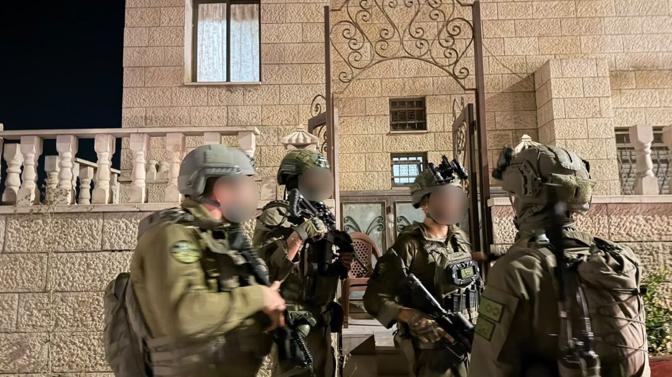 פשיטה לילית בשכם: מבוקשים נעצרו ואנדרטאות הטרור נהרסו