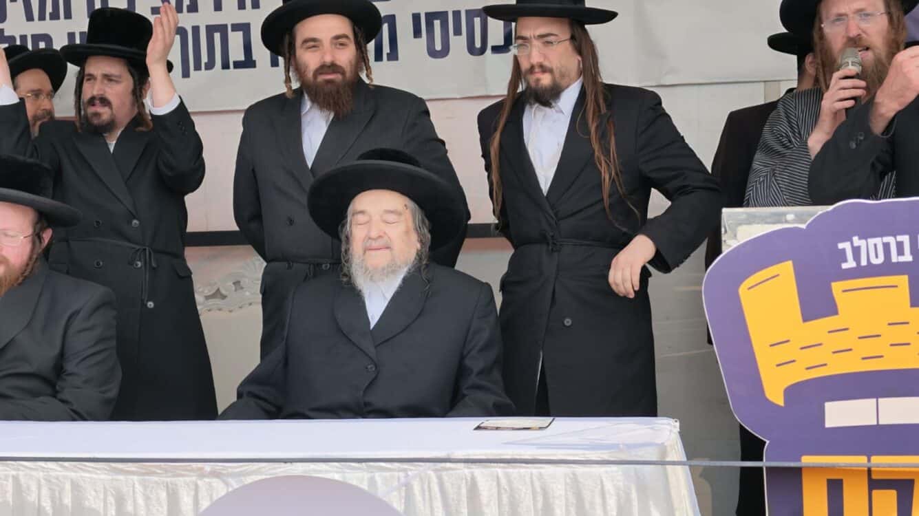 מאות ילדים זעקו על רדיפת לומדי התורה