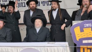 מאות ילדים זעקו על רדיפת לומדי התורה