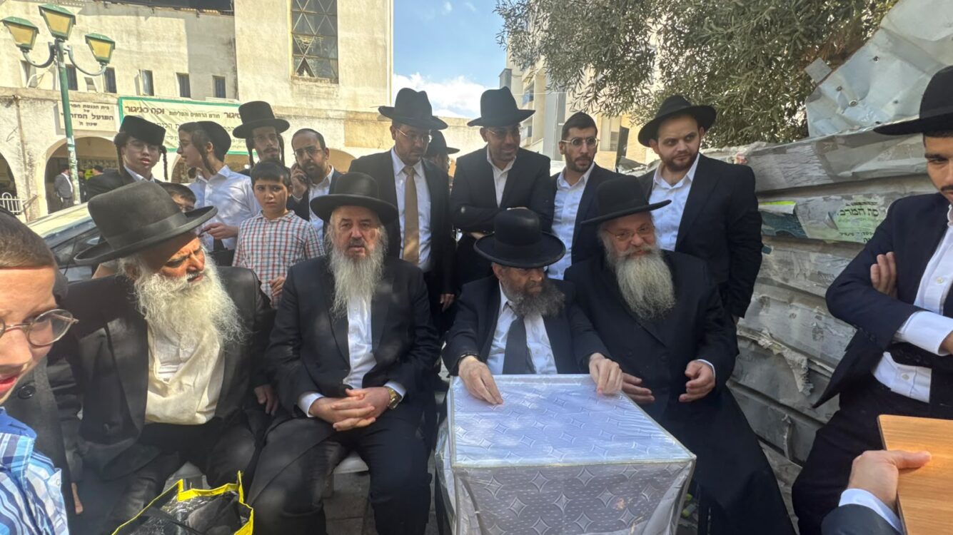 בית ההוראה נהרס, ראש המוסדות הותקף