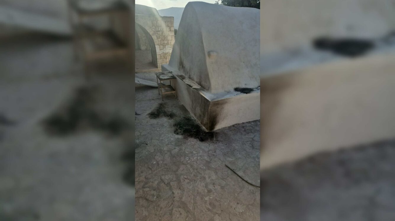 זעזוע קשה בשומרון: ערבים הציתו את קבר אלעזר הכהן