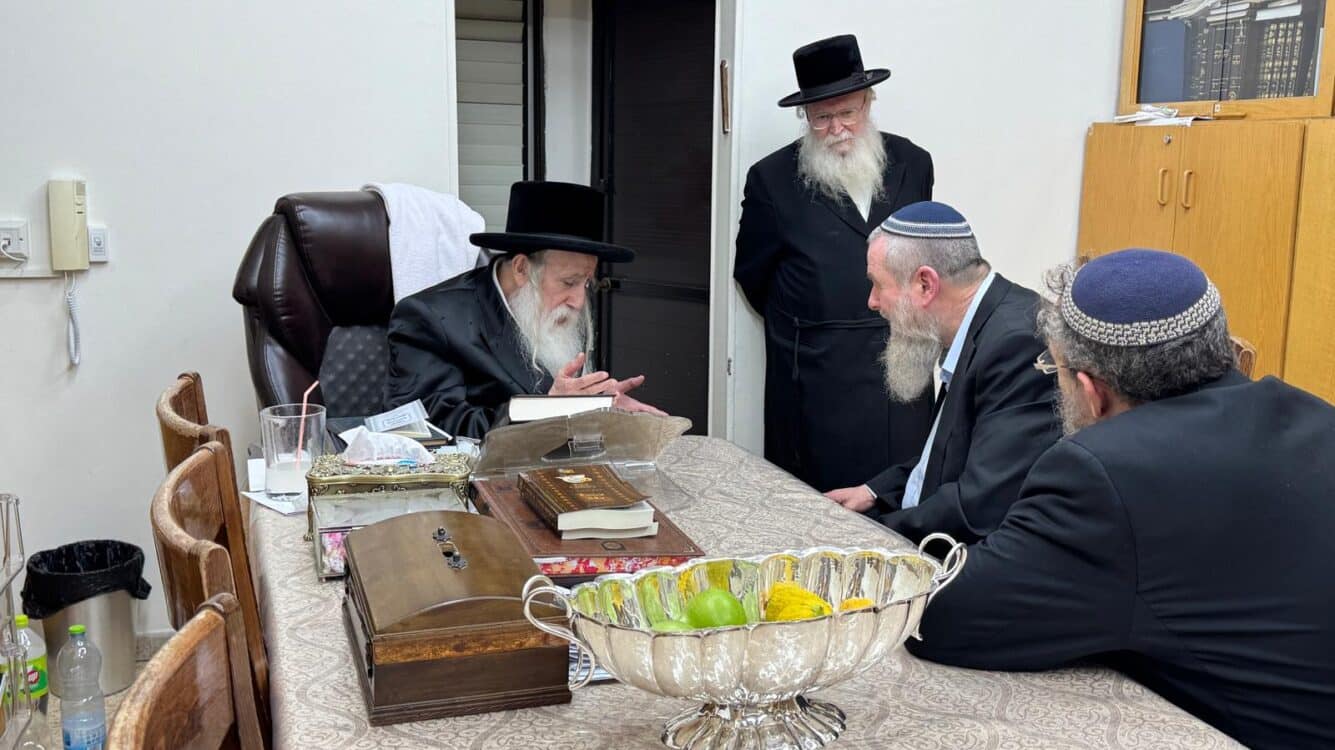 "שתצליח לקדש שם שמים": האדמו"רים בירכו את אבי מעוז בהצלחה