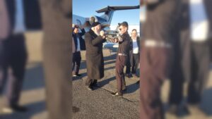 בר מצווה מאוחרת: הטייס שהתגלה כיהודי והניח תפילין לראשונה בחייו