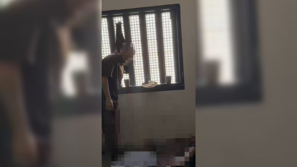 בתוך כותלי הכלא > בן גביר למחבל שניסה לרצוח אותו: 