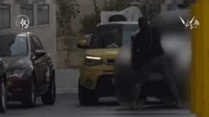 המונית נעצרה, המסתערבים זינקו ועצרו את הנהג המחבל