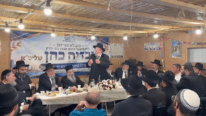 עשרות רבנים באמירת מזמור לתודה בעקבות נס ההצלה במטוס