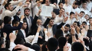 נגיל ונשיש בזאת התורה: הקפות שניות בישיבת "בית שמעיה"
