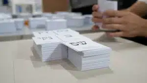 הבוחרים הרדומים, הקולות שיילכו לפח והקרב על השלטון | התרחישים