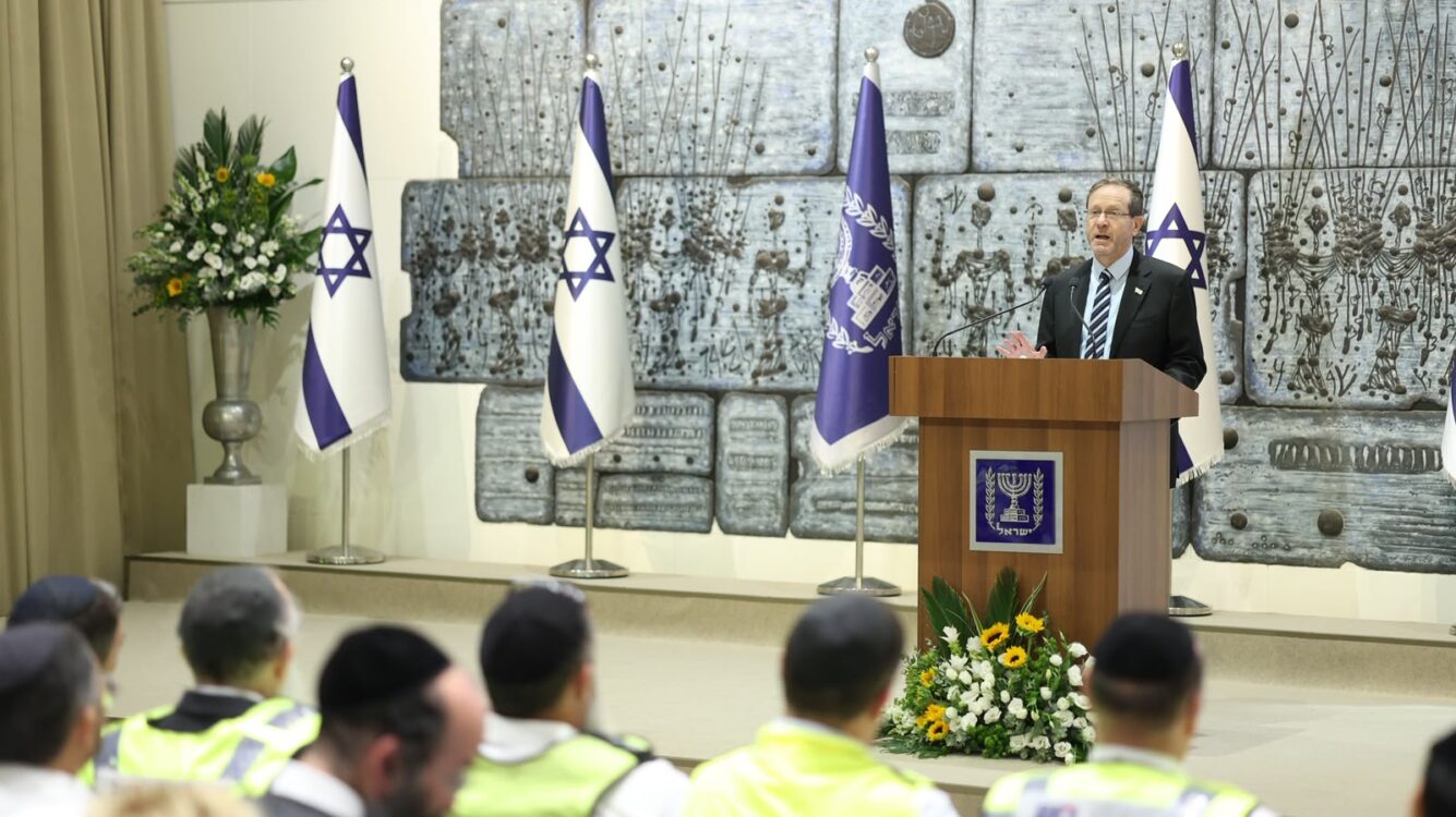 הרצוג הצדיע למתנדבי זק״א: ״אתם אנשי התמיד, שתמיד שם״