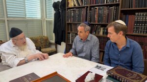 מרן הגרמ"צ ברגמן לראשי 'שחל' שביקרו במעונו: "אתם מצילים חיים"