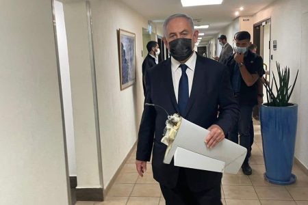 ראש הממשלה נתניהו הביא חתיכה מהמל״ט האירני לשיחה עם שרי החוץ האירופאיים.