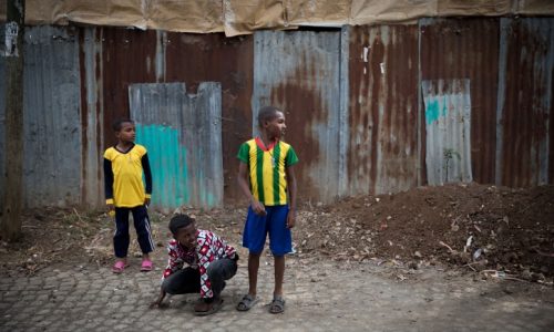 נערים אתיופים באדיס אבבה בירת אתיופיה (למצולמים אין קשר לכתבה)צילום: יונתן סינדל/Flash90