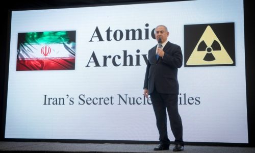 ראש הממשלה לשעבר, בנימין נתניהו חושף תיקים המוכיחים את תוכנית הגרעין של איראן// צילום: מרים אלסטר/Flash90
