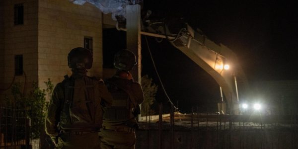 חרבות ברזל - הריסת בתי המחבלים מהפיגוע בכביש 1. צילום דו''צ