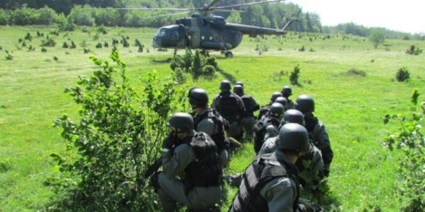 אימון משותף של חברי יחידת התמיכה המיוחדת של SIPA והכוחות המזוינים של בוסניה והרצגובינה. צילום: הסוכנות הממלכתית להגנה וחקירות