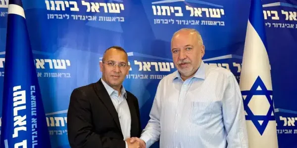 אביגדור ליברמן ושרון שרעבי   צילום: דוברות
