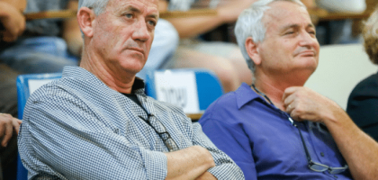 שוסטר וגנץ בכנס במכללת ספיר // צילום: יהודה פרץ (מתוך אתר ישראל היום)