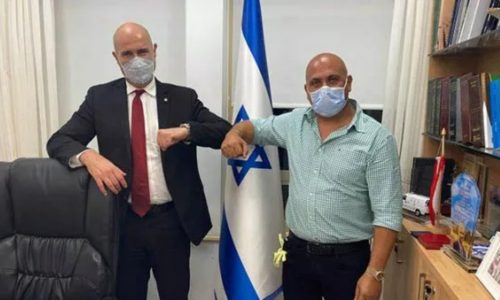 פעיל הליכוד אילן אזולאי עם השר אוחנה בשבוע שעבר // צילום: מתוך פייסבוק