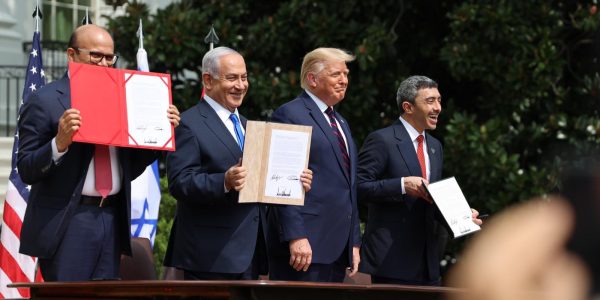 נתניהו עם נציגי בחריין והאמירויות בטקס חתימת הסכמי אברהם // צילום: לע"מ