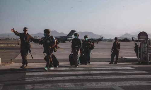 חיילם אמריקנים בדרכם משדה התעופה בקאבול. צילום: צוות חייל האוויר