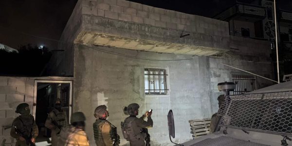 לוחמי צה"ל ממפים את בית המחבל מהפיגוע בשומרון. צילום: דו"צ