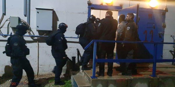 פשיטה של שב"ס בבית הכלא