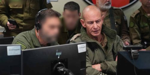 מפקד פיקוד הצפון, אלוף רפי מילוא ברגעי התקיפה בחמ"ל בפיקוד הצפון - קרדיט: דו"צ