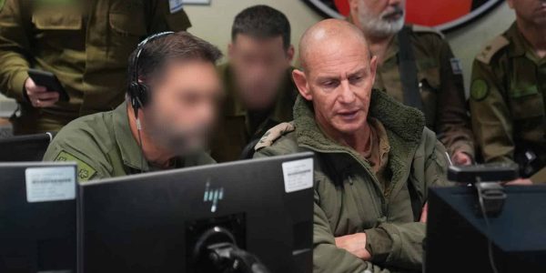 מפקד פיקוד הצפון, אלוף רפי מילוא ברגעי התקיפה בחמ"ל בפיקוד הצפון - קרדיט: דו"צ