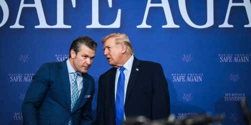 טראמפ ושר המלחמה פיט הגסת'. צילום: הבית הלבן