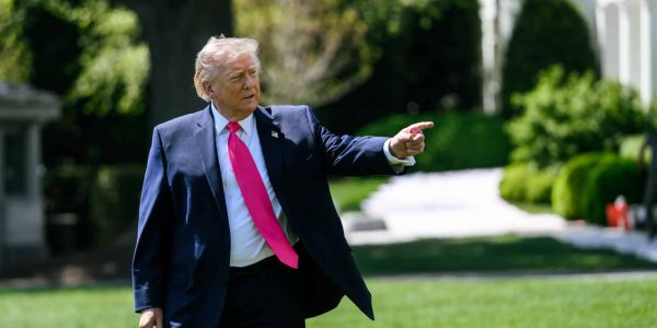 טראמפ במדשאות הבית הלבן. צילום: הבית הלבן