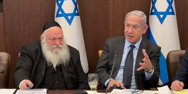 גולדקנופף עם נתניהו בישיבת ממשלה. צילום: באדיבות המצלם