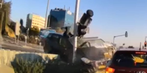 756C3C72-A602-4457-A4D0-6428F79EE52A